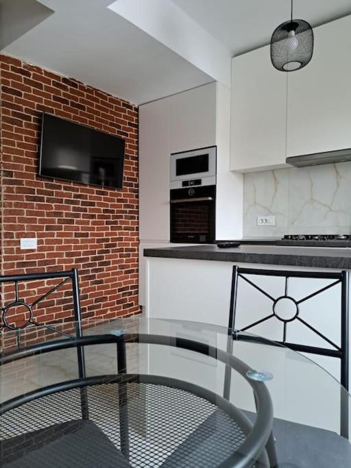 Classy Apartment With Parking In The City Center Bukarest Kültér fotó