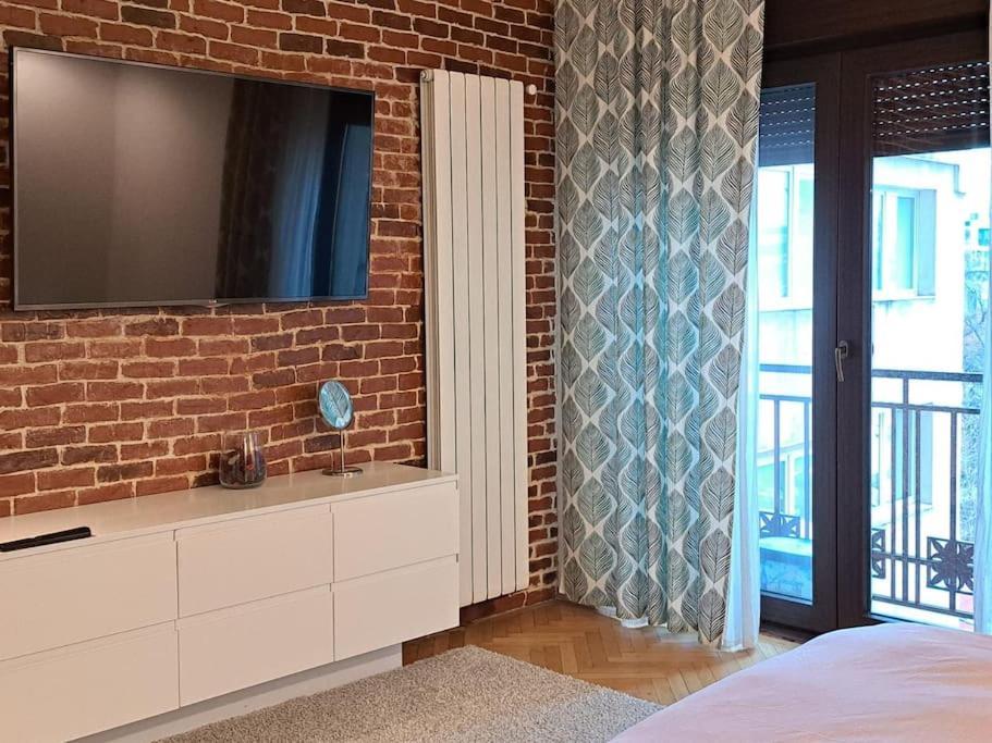Classy Apartment With Parking In The City Center Bukarest Kültér fotó