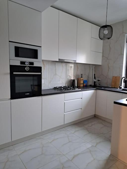 Classy Apartment With Parking In The City Center Bukarest Kültér fotó