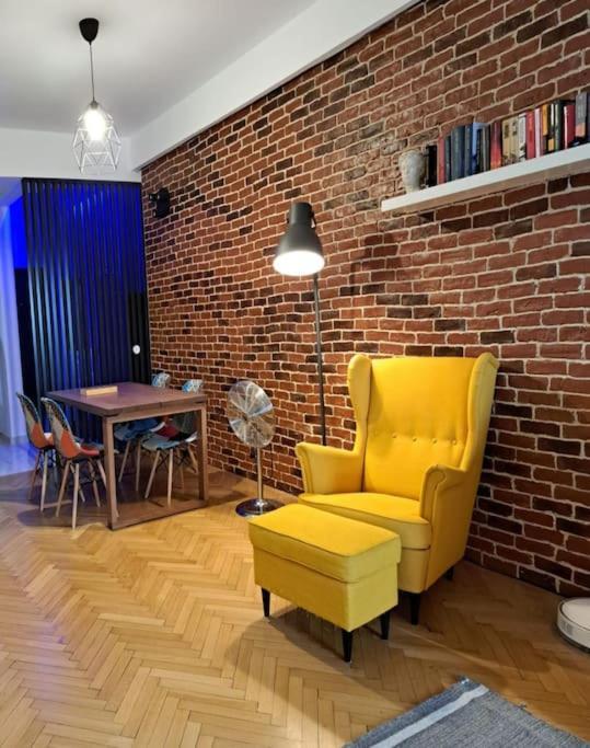Classy Apartment With Parking In The City Center Bukarest Kültér fotó