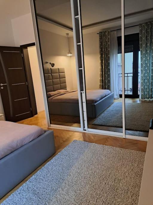 Classy Apartment With Parking In The City Center Bukarest Kültér fotó