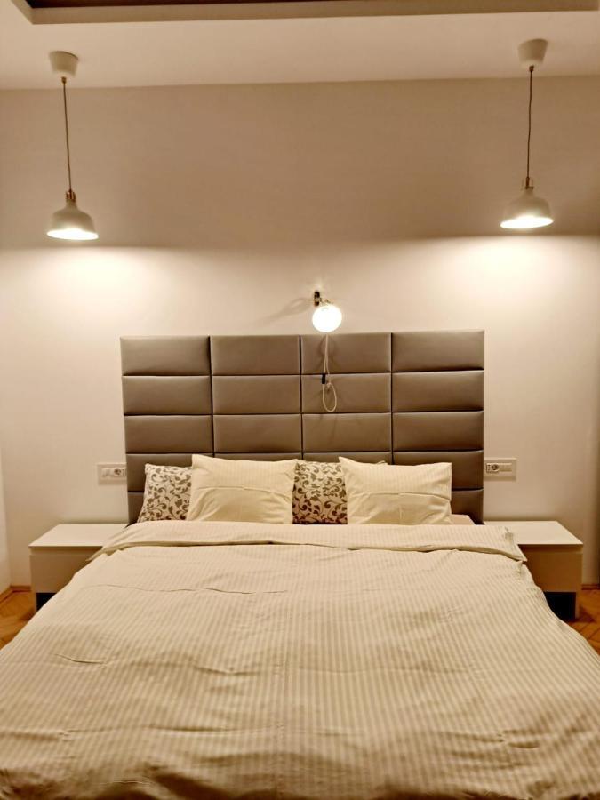 Classy Apartment With Parking In The City Center Bukarest Kültér fotó