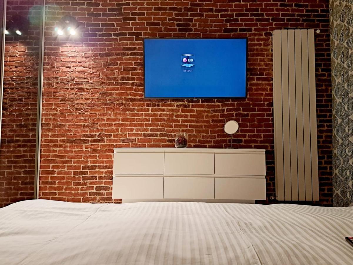 Classy Apartment With Parking In The City Center Bukarest Kültér fotó