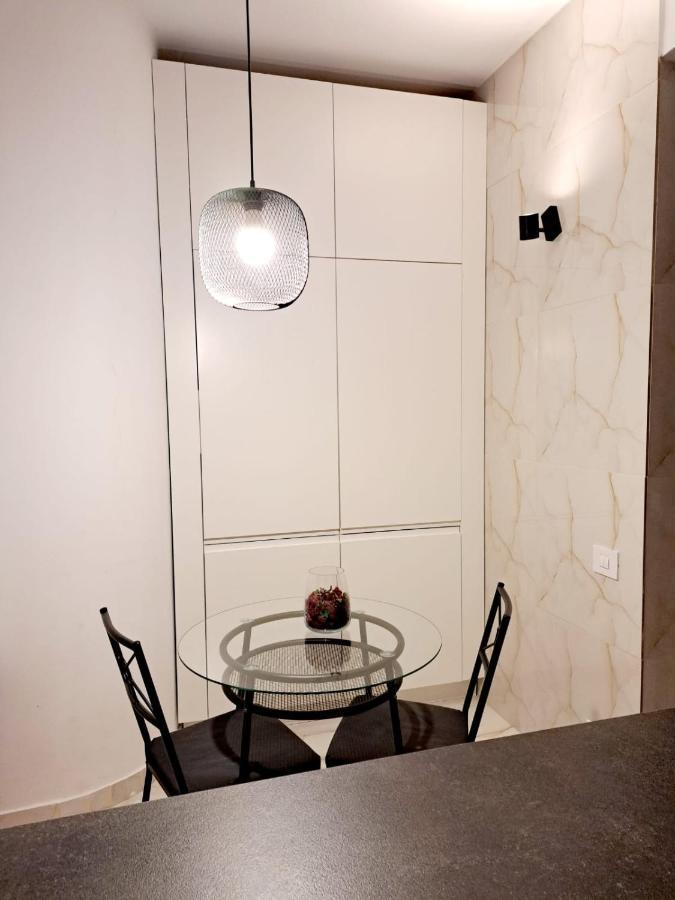 Classy Apartment With Parking In The City Center Bukarest Kültér fotó