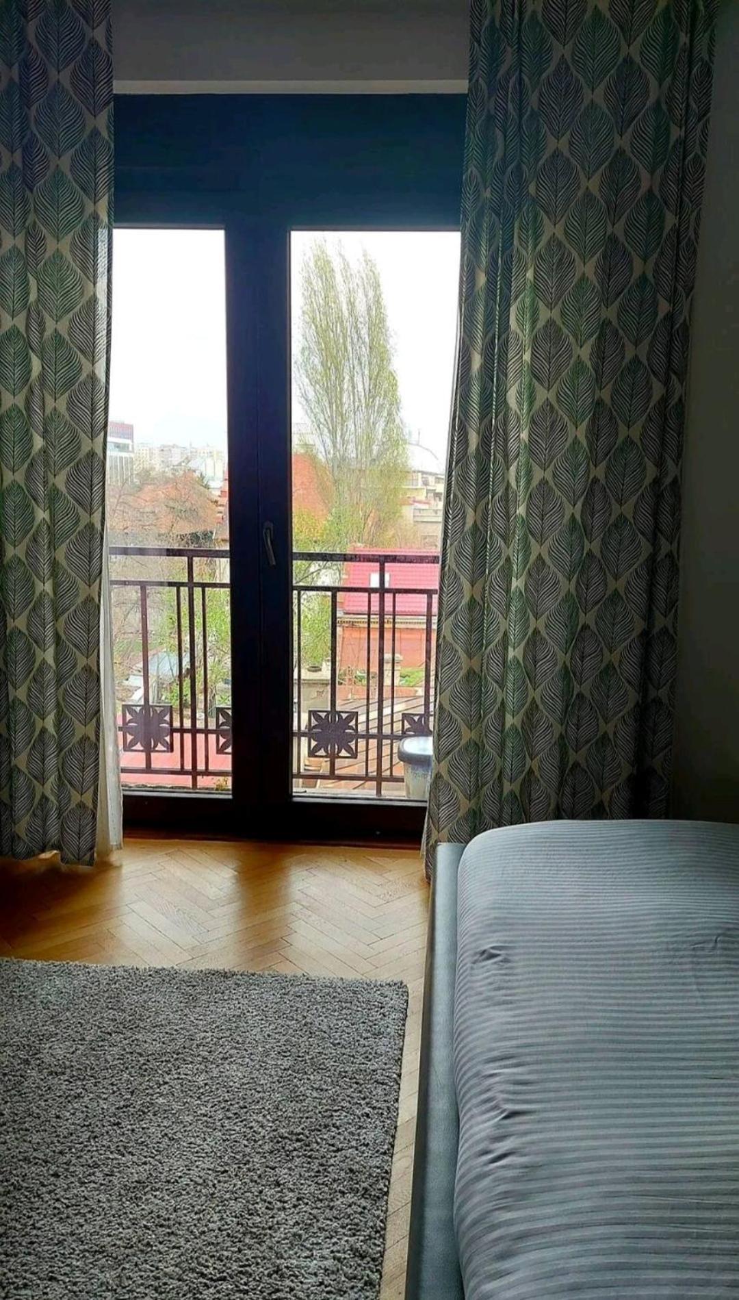 Classy Apartment With Parking In The City Center Bukarest Kültér fotó