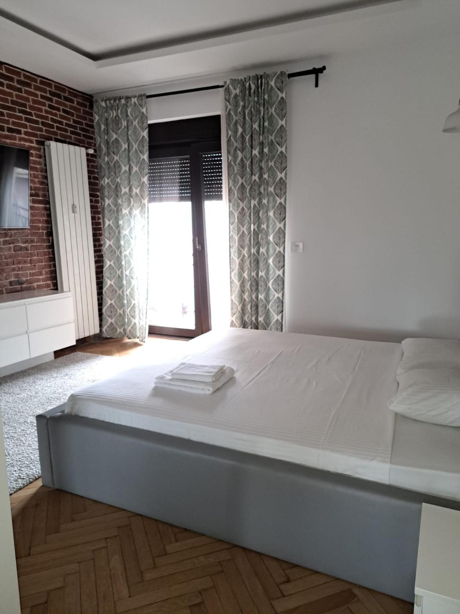 Classy Apartment With Parking In The City Center Bukarest Kültér fotó
